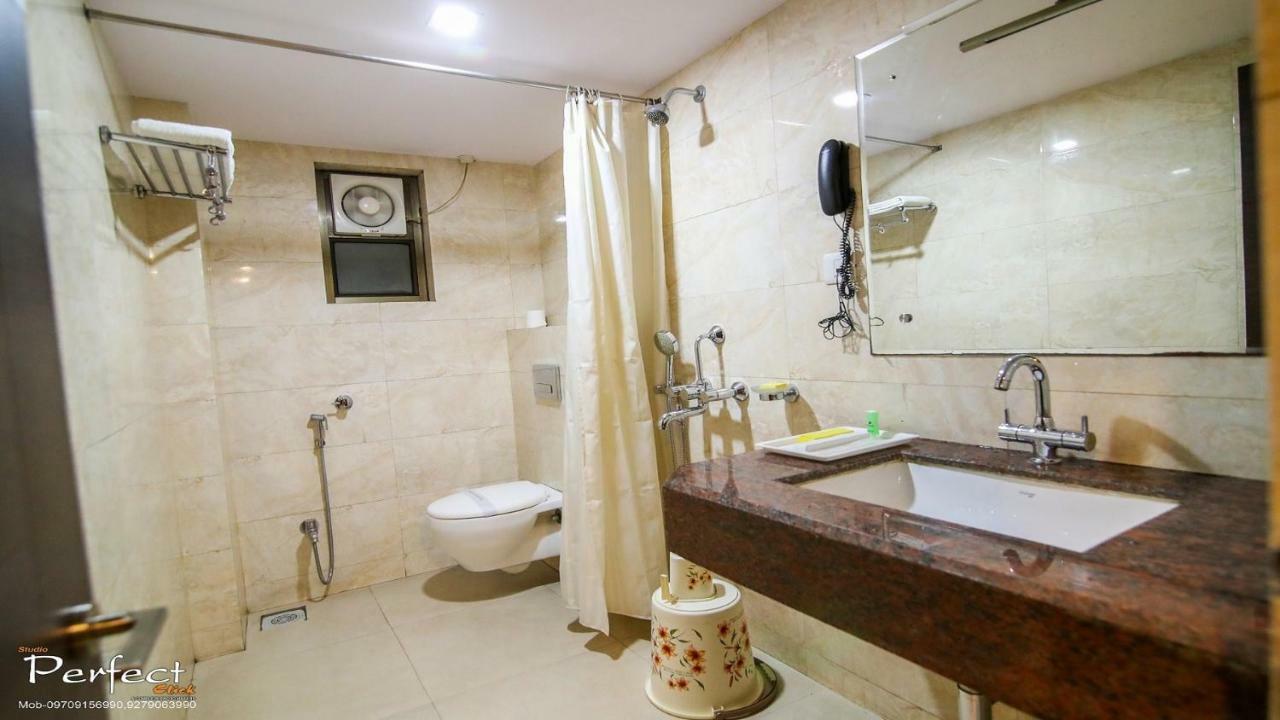 The Mahal Inn Jamshedpur Buitenkant foto