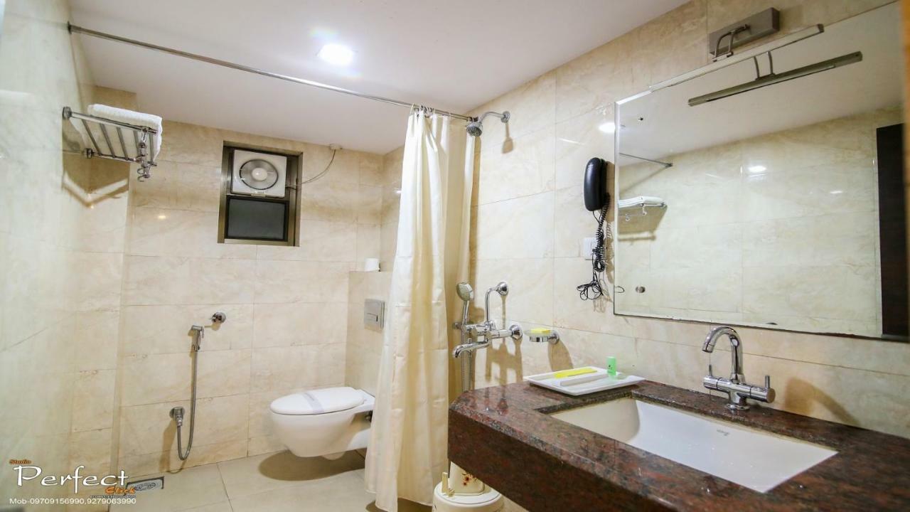 The Mahal Inn Jamshedpur Buitenkant foto